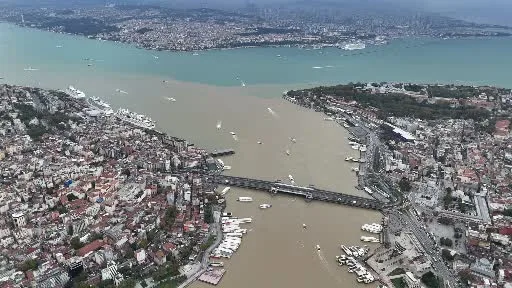Çamura bulunan Haliç Boğaz’a böyle aktı