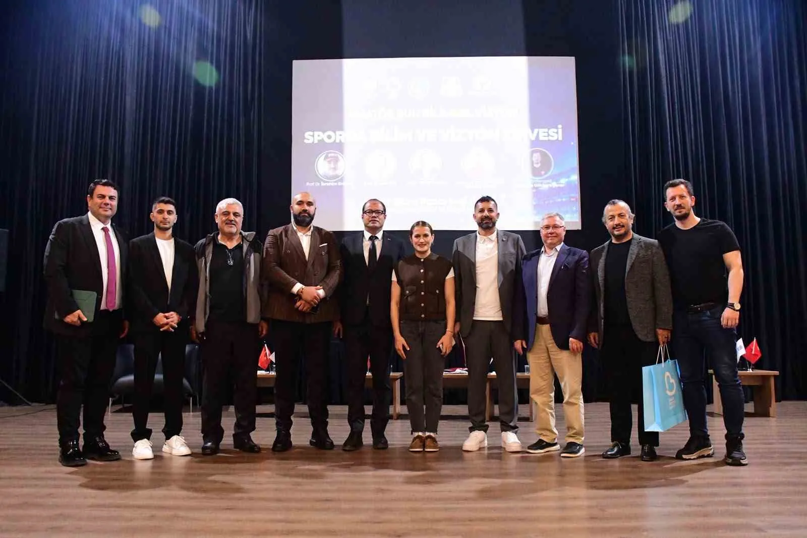 Sporda Bilim ve Vizyon Zirvesi paneli genç sporcuları buluşturdu