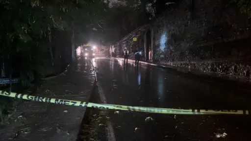 Ortaköy’de şiddetli yağış nedeniyle istinat duvarı çöktü