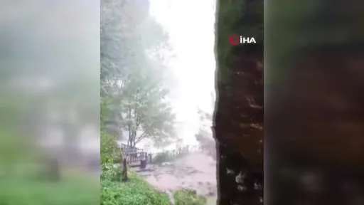 Bursa’da sağanak yağışın etkisiyle Suuçtu Şelalesi coştu
