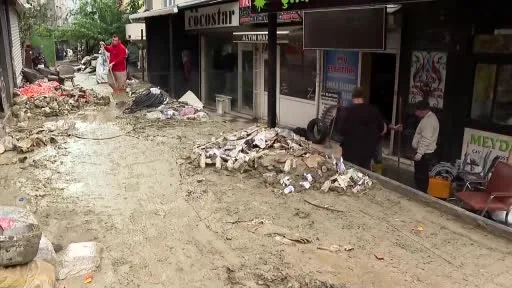 Ayazağa yaralarını sarıyor