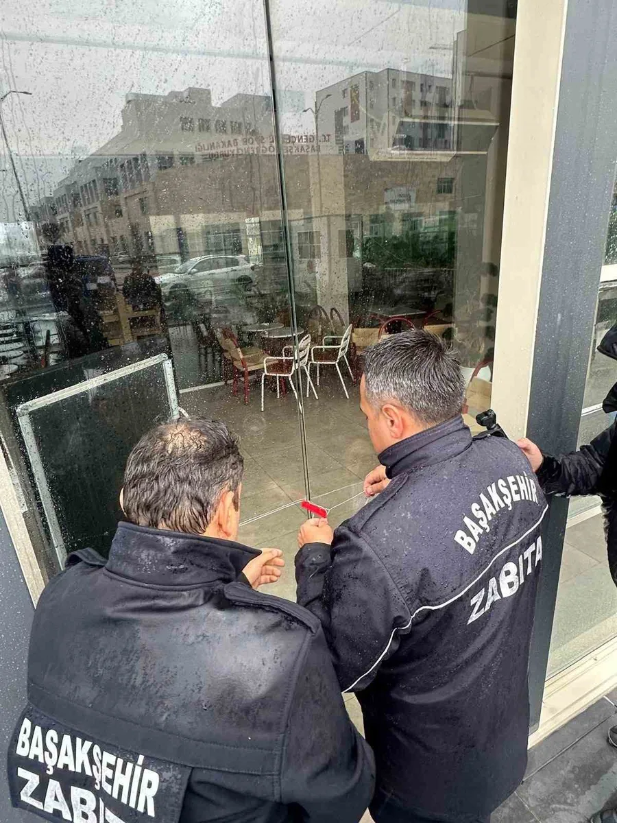 "Kız öğrenci yurdu karşındayız" diye reklam yapan kafe mühürlendi