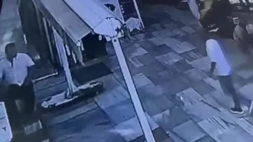 Fatih’te camide para dolu çantayı çalan 2 şüpheli tutuklandı