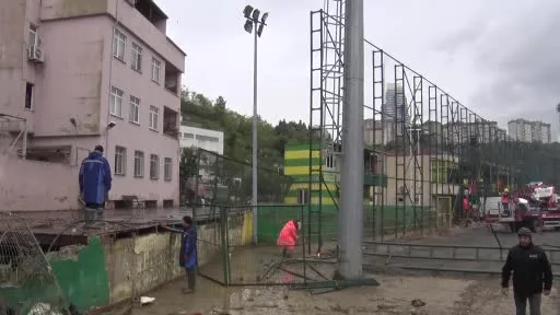 Sel afetinin yaşandığı Sarıyer Ayazağa’da, dere yatağında bulunan stadyumun yıkımına başlandı