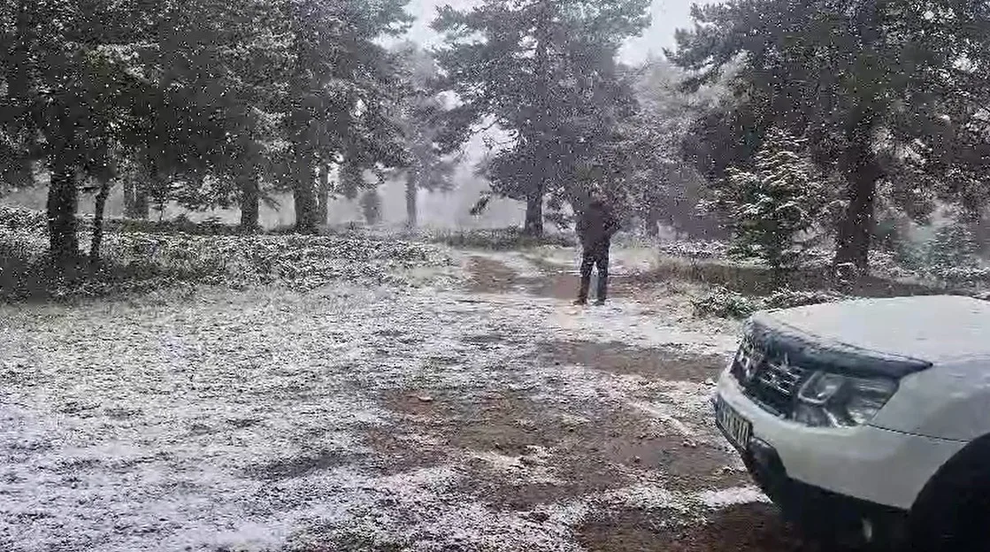 Bozüyük’e mevsimin ilk karı düştü