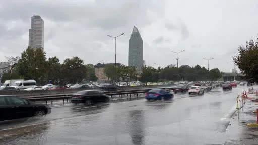 İstanbul’da sağanak yağış etkisini sürdürüyor