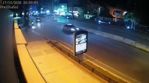 Edirne’de yaya geçidinde iki motosiklet çarpıştı: Kaza anı kamerada