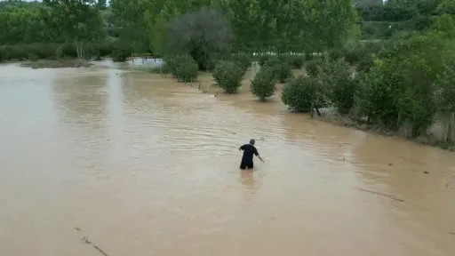 Sel Karasu’da mahalleyi yuttu: Sular 50 santimetreye ulaştı