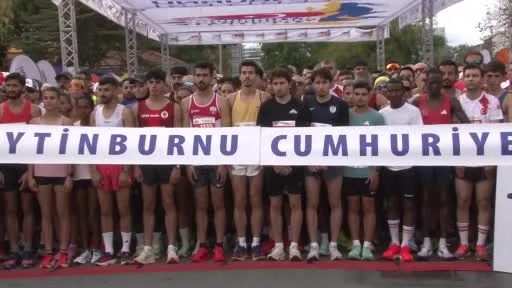 Zeytinburnu sokaklarında Cumhuriyet Koşusu heyecanı yaşandı