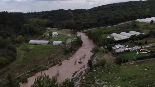 Kocaeli’de sele kapılan 2 kişiyi arama çalışmaları dronla görüntülendi