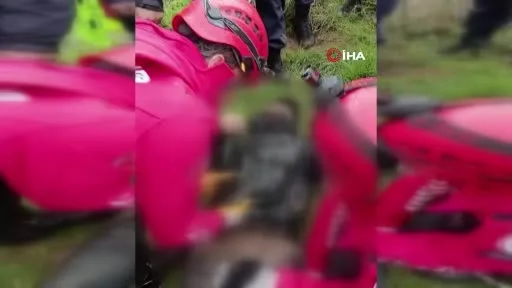 Kocaeli Gebze’de araç içinde sele kapılarak sürüklenen ve kayıp olarak aranan 2 kişiden 1’inin cansız bedenine ulaşıldı