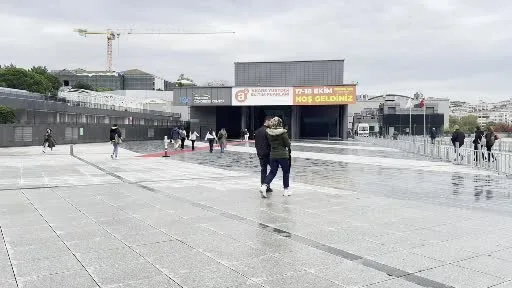 Şişli’de konserde fenalaşan 3 kişiden 1’i hayatını kaybetti, 2’sinin hayati tehlikesi sürüyor