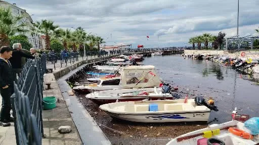 Kocaeli’de fırtına balıkçı teknelerinde hasara yol açtı