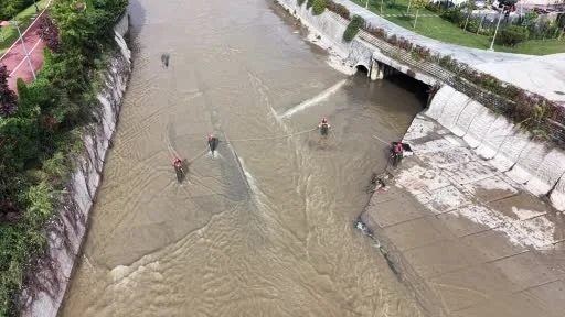 Kağıthane’de kayıp kişileri arama çalışmaları sürüyor: Dere boyunca aramalar dronla görüntülendi