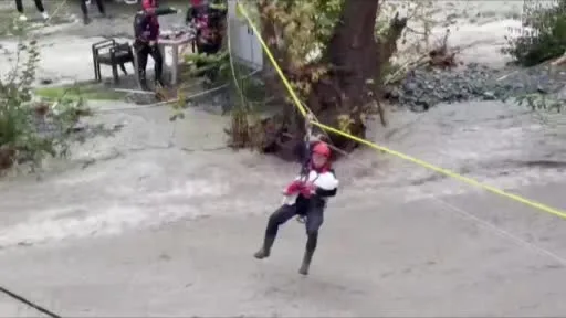 Kurtarma operasyonunda ninni söyleyerek bebeği uyutan AFAD personeli o anları anlattı