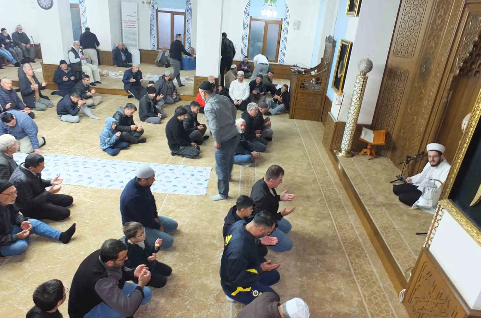 Burhaniye’de sabah namazı buluşmaları ilgi görüyor