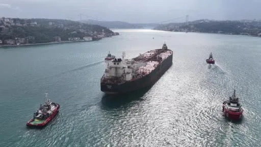 İstanbul Boğazı’nda kritik geçiş: "Nelsa" tankeri nedeniyle gemi trafiği kapatıldı