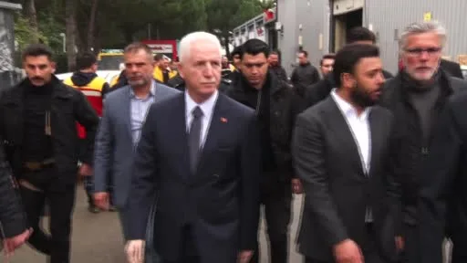 İstanbul Valisi Gül, selden etkilenen Kemerburgaz’da vatandaşları dinledi
