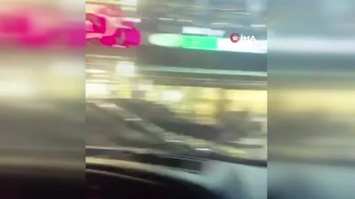 Sarıyer’de aracından inerek başka bir araca saldırdı, çocuğun ve kadının yaşadığı korku dolu anlar kamerada