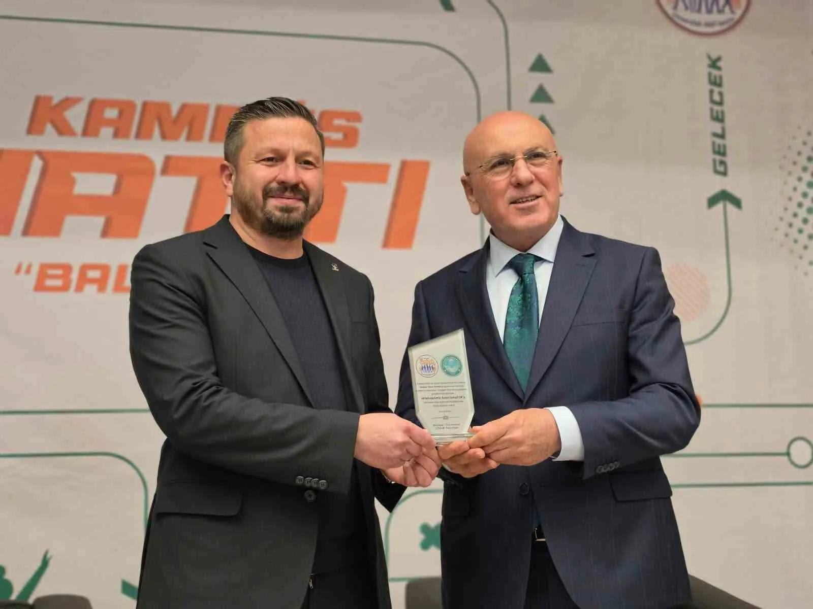 Balıkesir Üniversitesinde Türkiye Yüzyılı Zirvesi düzenlendi