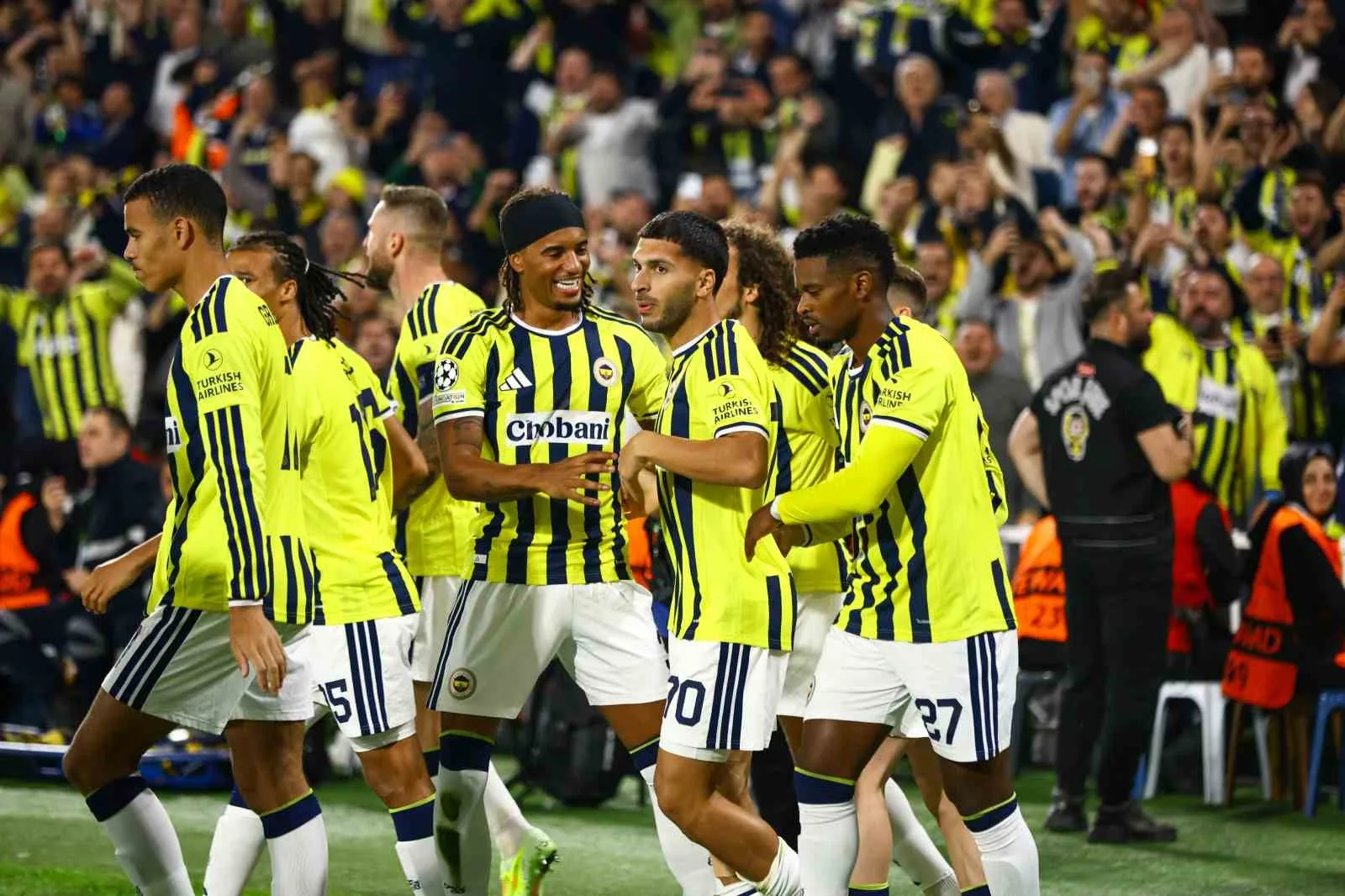 UEFA Şampiyonlar Ligi: Fenerbahçe: 2 - Slavia Prag: 1 (Maç devam ediyor)