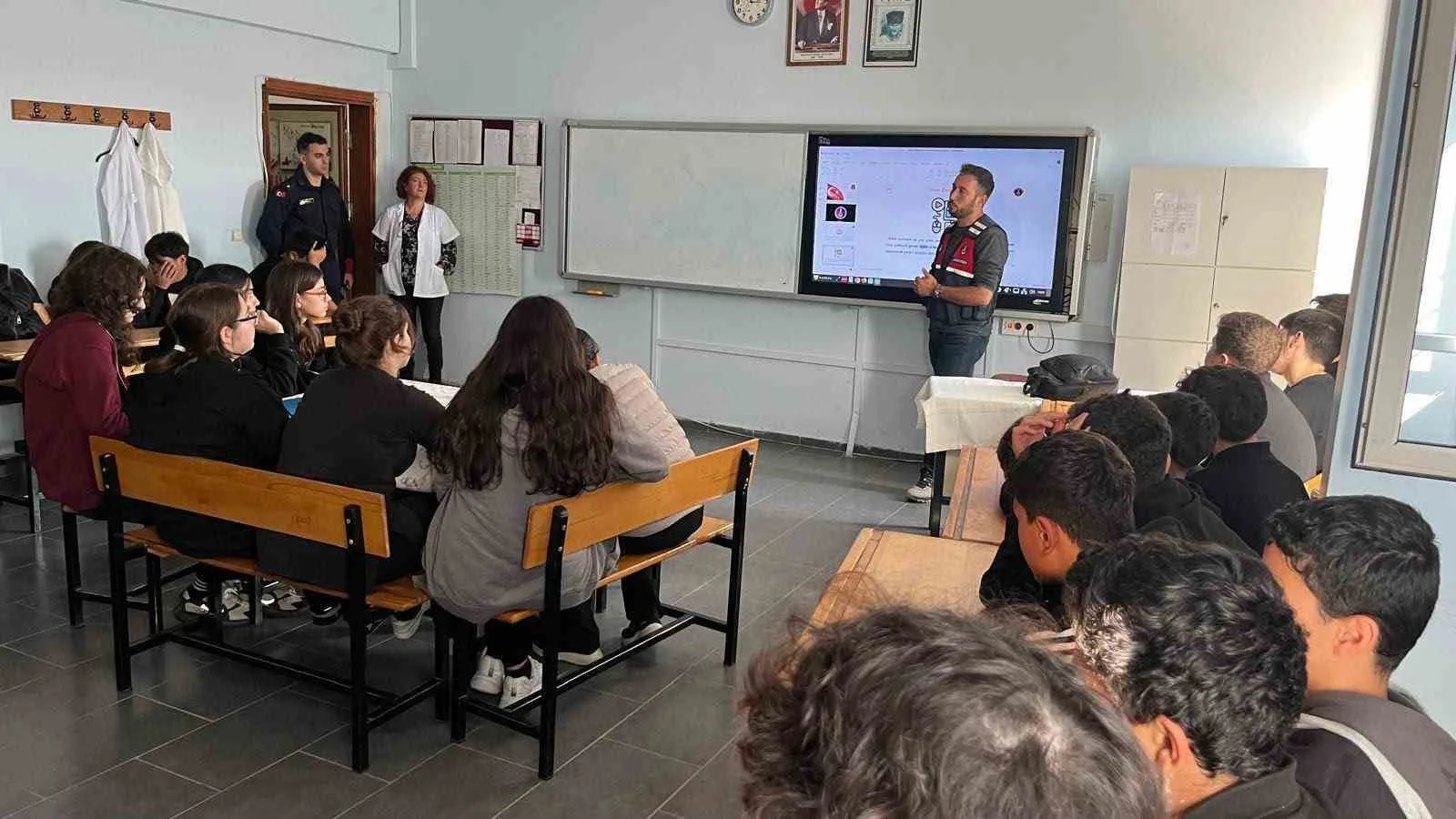 Çanakkale’de okul önlerinde denetimler aralıksız sürüyor