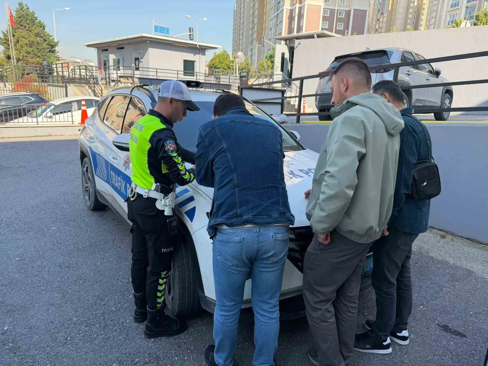 Başakşehir’de trafikte saldırı amacıyla araçtan inen 2 sürücüye 360 bin lira ceza