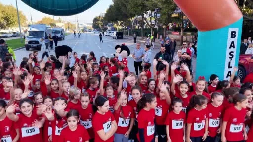 Nilüfer’de bin 749 öğrenci Cumhuriyet için koştu