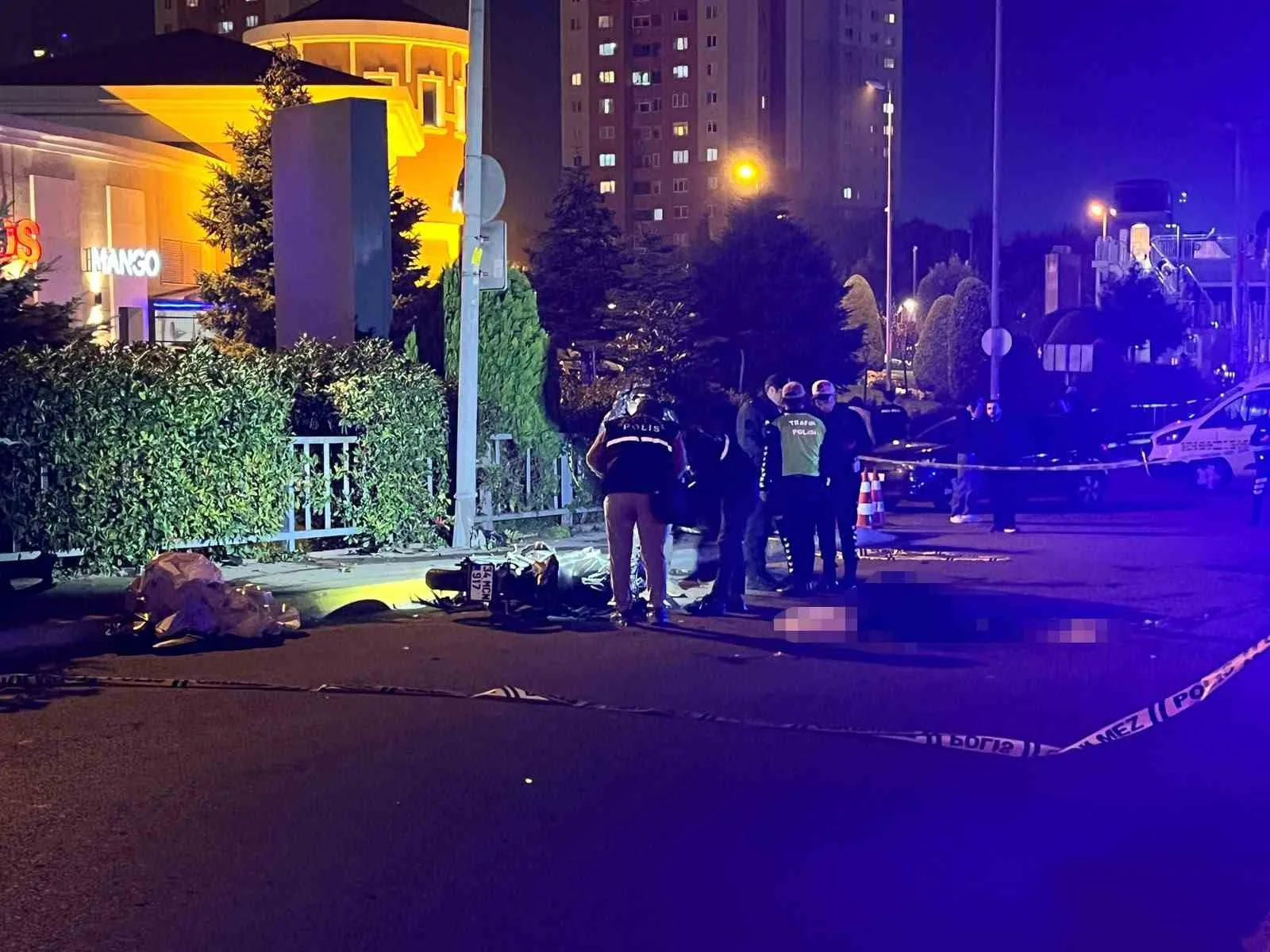 Küçükçekmece’de motosiklet otomobille çarpıştı: 1 ölü, 1 yaralı