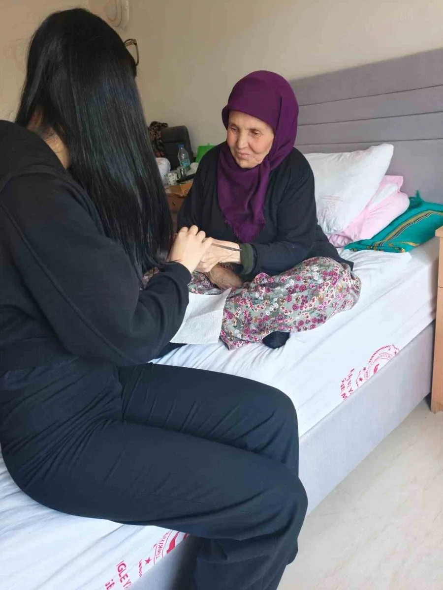 Huzurevi sakinlerine güzellik ve kişisel bakım desteği