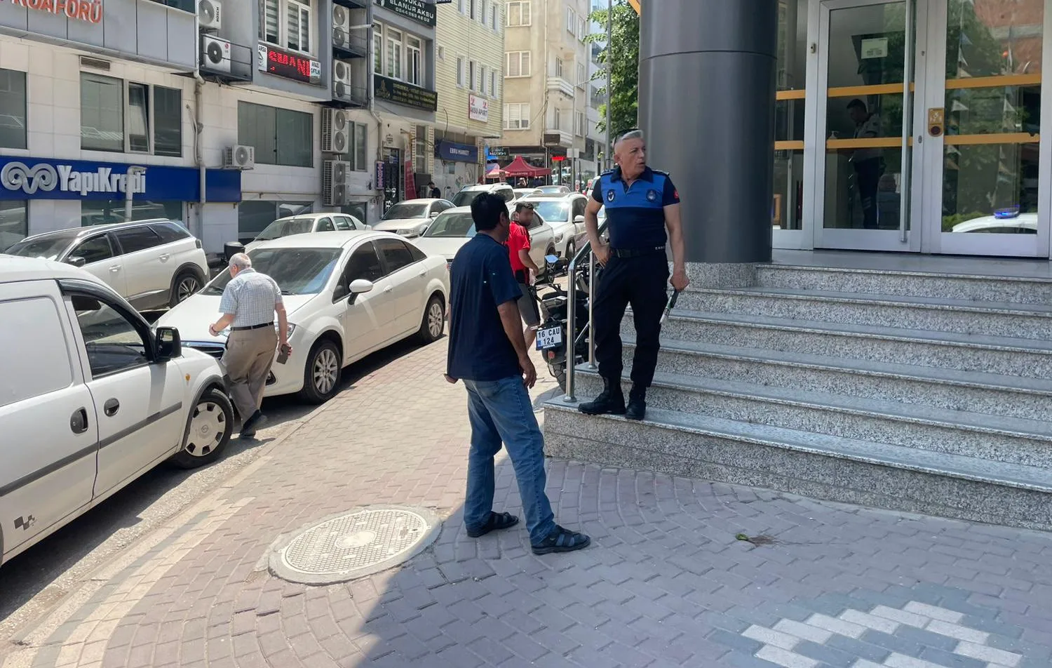 Kurumlardan "Çocuğum hasta" diyerek para toplayan şahsın eşinin üzerine kayıtlı 2 araç çıktı