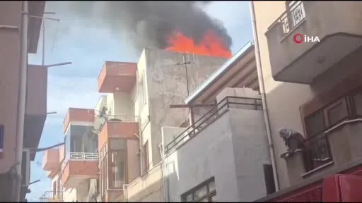 Çanakkale’de çatı katında çıkan yangın korkuttu