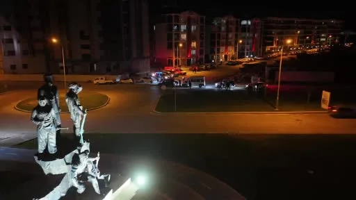 Edremit’te 8 aranan şahıs yakalandı