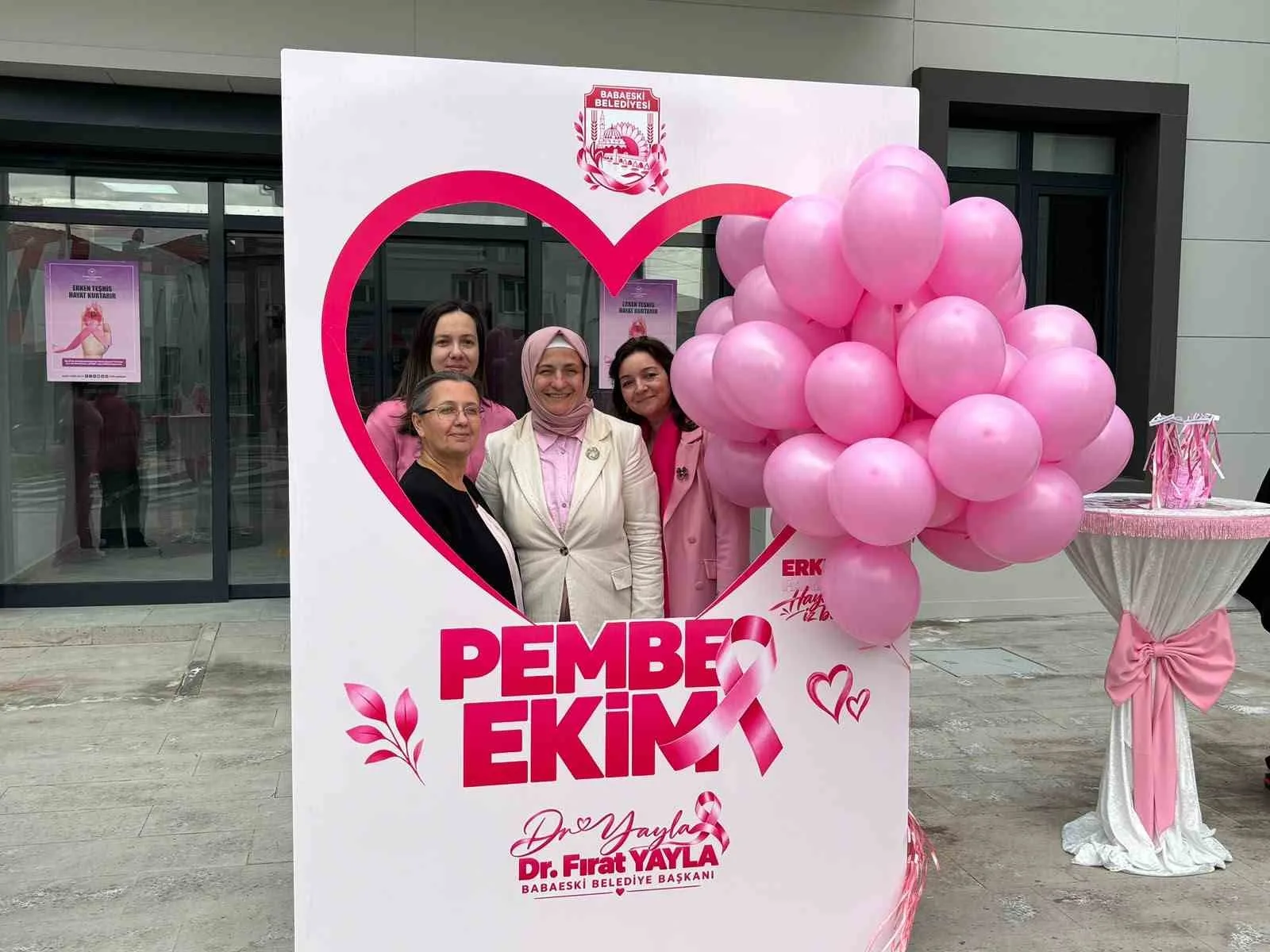 Babaeski’de meme kanserine farkındalık için pembe balonlar uçuruldu