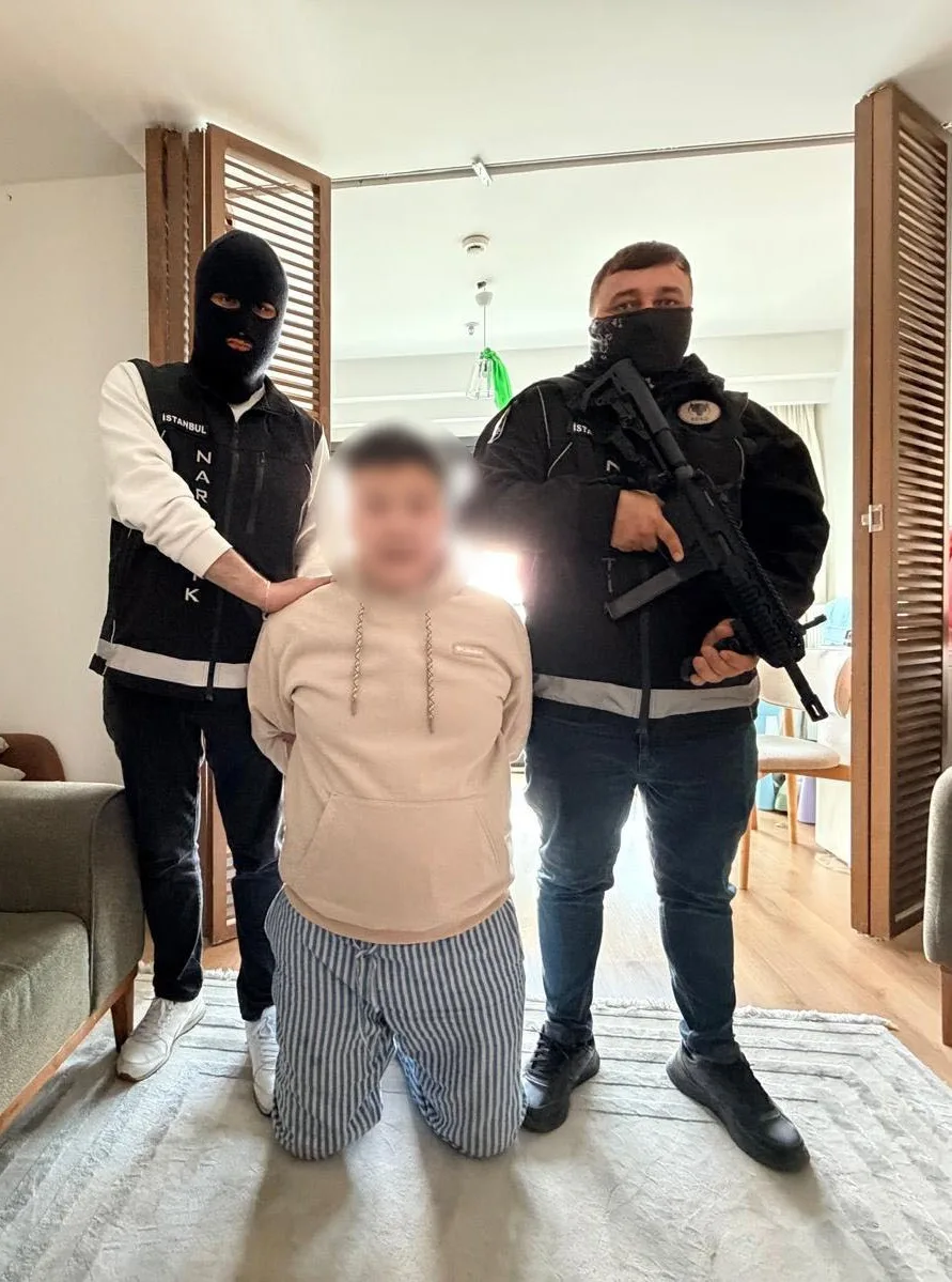 İstanbul’da uluslararası bültenle aranan 2 şüpheli yakalandı