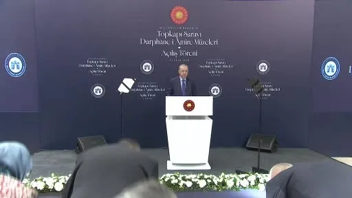 Cumhurbaşkanı Erdoğan: "Batılılaşmayı sadece gardıropta arayan, tarihini ve kültürünü inkar etmekte arayan bir kimliksizleştirme siyasetine maruz bırakıldık."