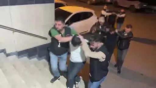 İstanbul’da iki ayrı cinayetin şüphelileri yurt dışına kaçamadan yakalandı