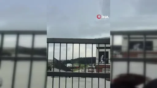 Küçükçekmece’de KPSS’ye geç kalan aday sınava alınmadı, vatandaşlar tepki gösterdi