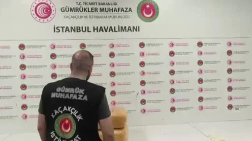 İstanbul Havalimanı’nda 25 kilo esrar ele geçirildi: 2 gözaltı