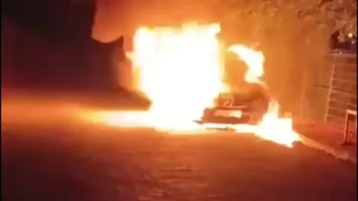 Edirne’de park halindeki otomobil alev alev yandı