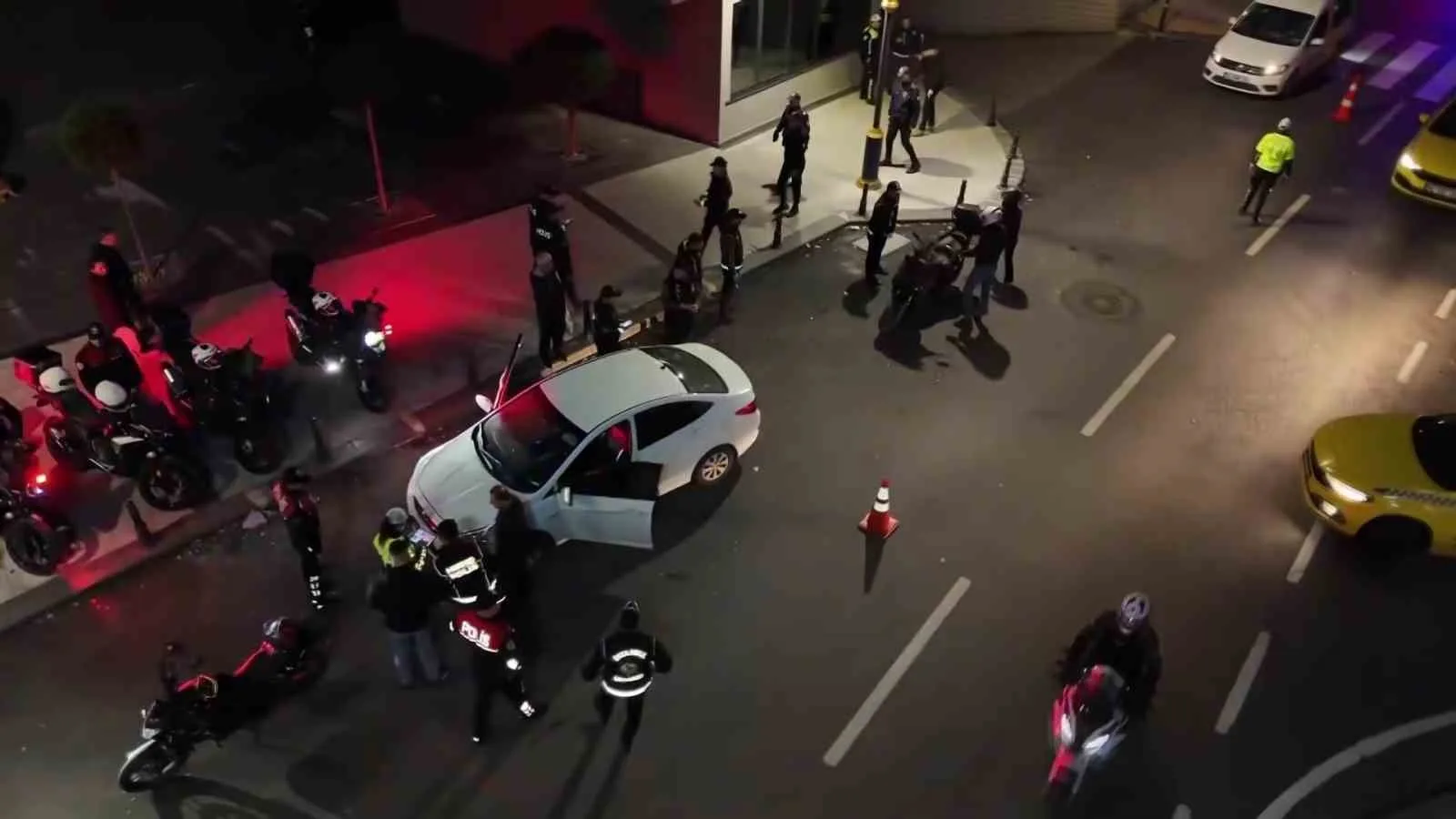 Polis ekipleri Kağıthane’de kuş uçurtmadı, denetime İstanbul İl Emniyet Müdürü Selami Yıldız da katıldı