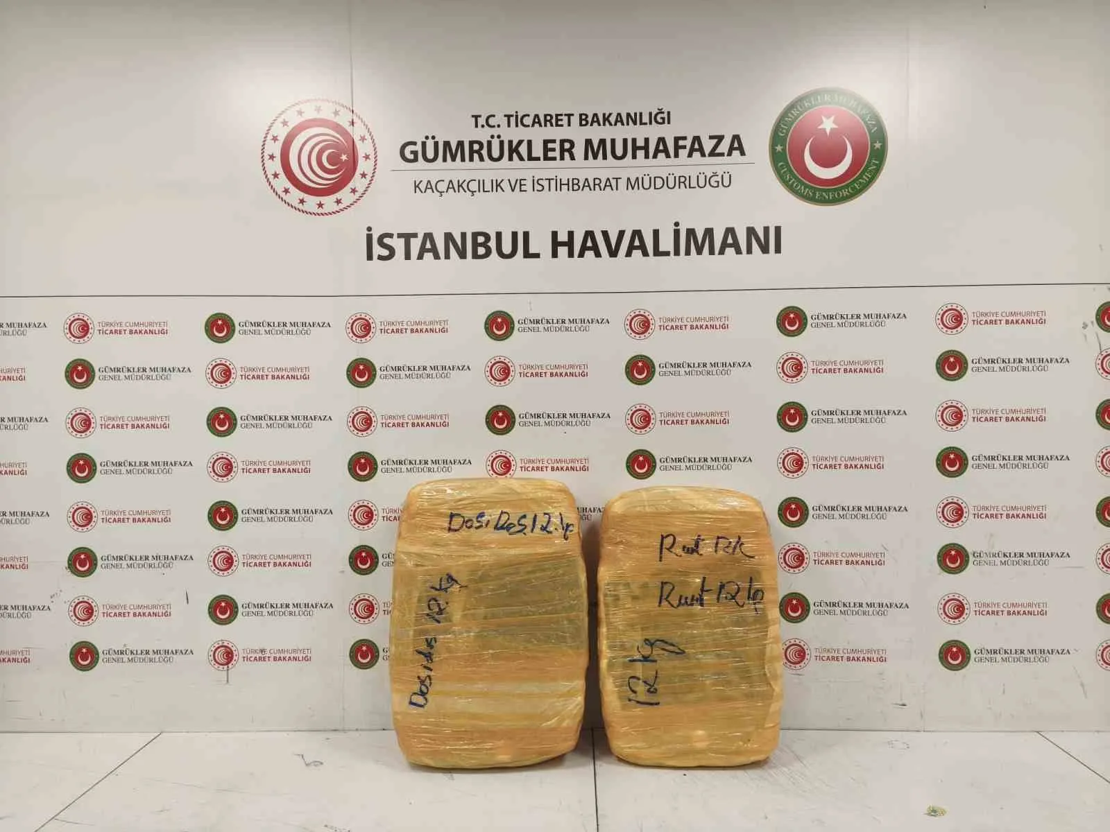 İstanbul Havalimanı’nda 25 kilo esrar ele geçirildi: 2 gözaltı