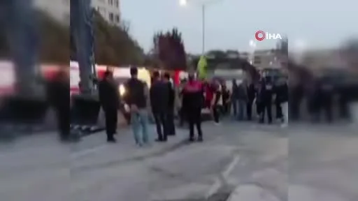 Bayrampaşa’da çalışma sırasında yol çöktü: Göçük altında kalanlar var