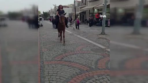 Edirne’de atıyla caddelerde gezen kadın ilgi odağı oldu