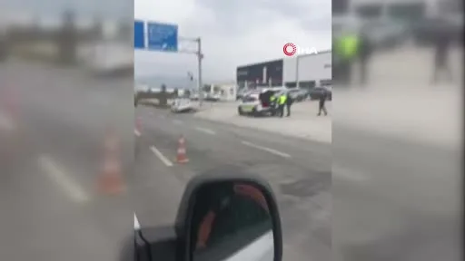 Balıkesir’de otomobil ile çarpışan motosikletli hayatını kaybetti... Feci kaza kamerada