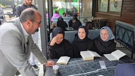 Başkan ve öğrencilerden kitap okuma seferberliği
