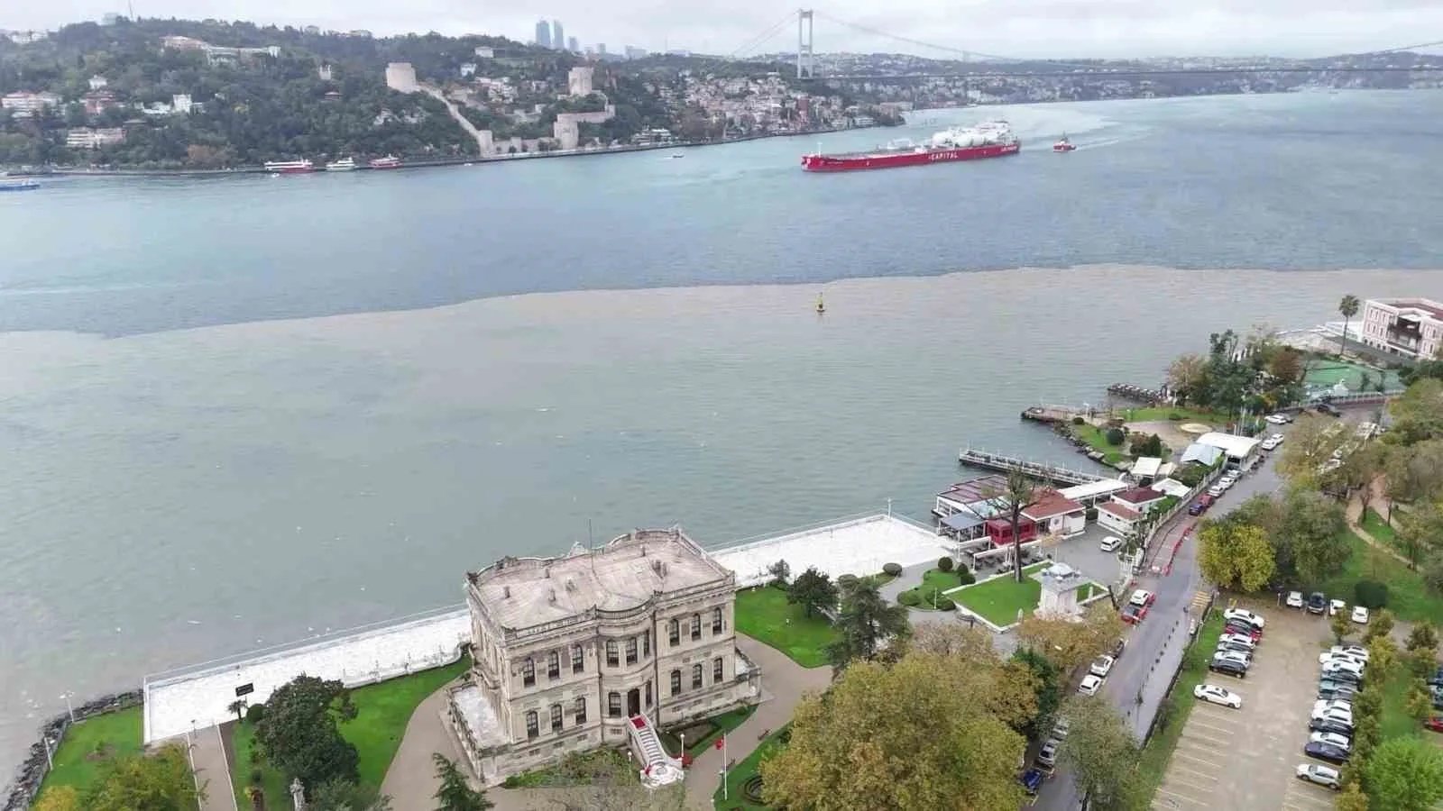 İstanbul Boğazı çamurla kaplandı