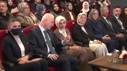 Aile ve Sosyal Hizmetler Bakanı Mahinur Özdemir Göktaş:" Ülkemizde 9 bin 327 koruyucu ailemizin yanında 11 bin 72 çocuğumuz büyüyor"