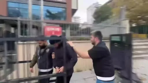 Bostancı’da otobüs içinde yolcularla tartışıp biber gazı sıkan şüpheli gözaltına alındı