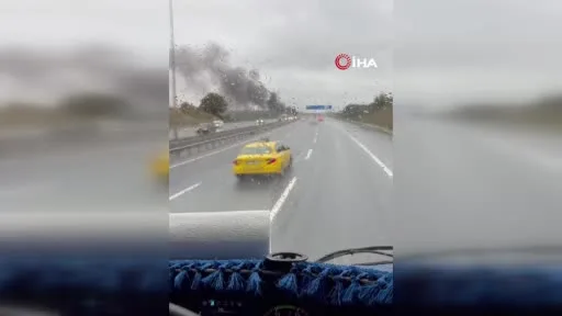Havalimanı yolunda lüks otomobil alev topuna döndü